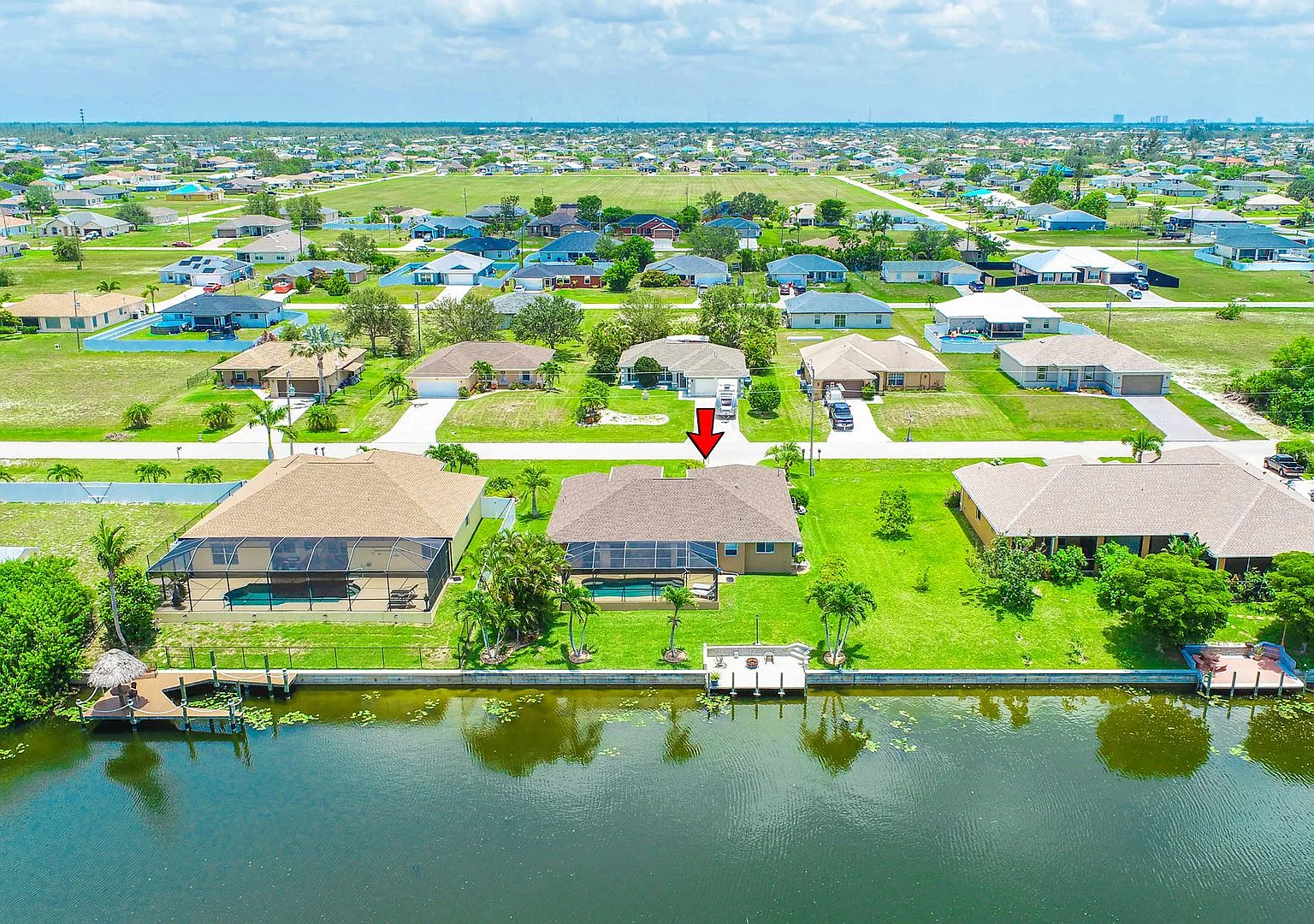 Heated Pool Home on a Fresh Water Canal 3 bedroom 2 Bath 2 Car Garage — Photo 2