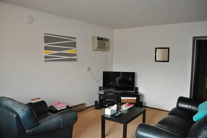 702 E Washington St #6 — Photo 4