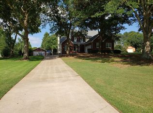 112 Williamsburg Dr, McDonough, GA 30253