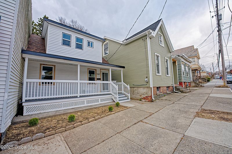 3rd image of 134 2nd Avenue