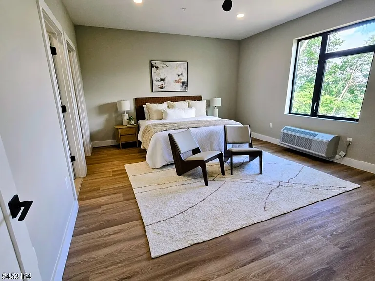 450 Washington Ave #205 — Photo 6
