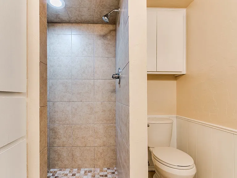 504 N Davis Ave — Photo 17