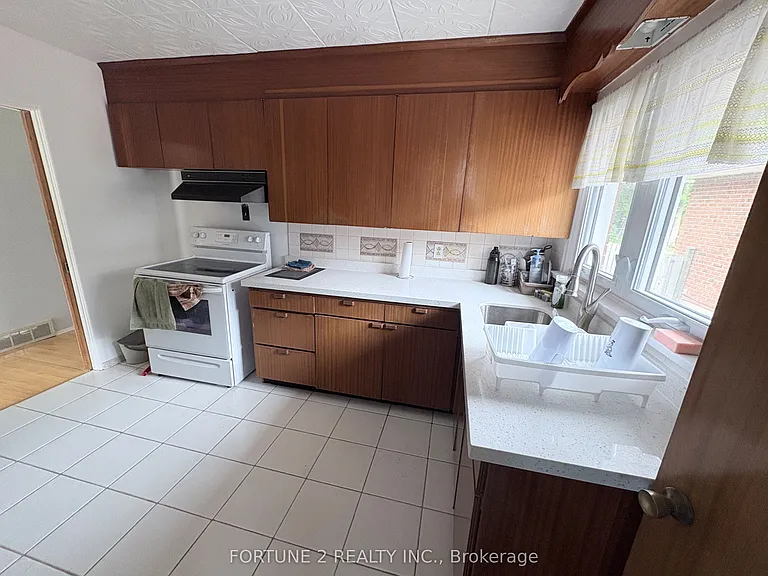 614 Ross St — Photo 5