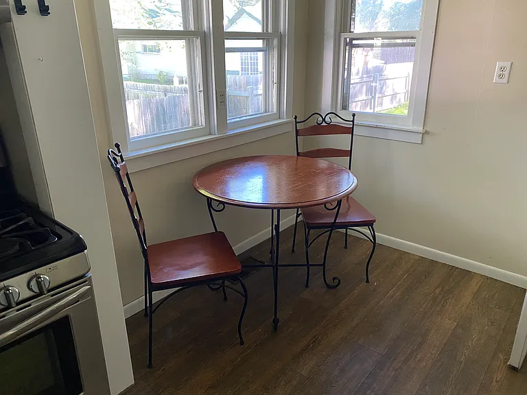 415 Hutchinson St — Photo 9