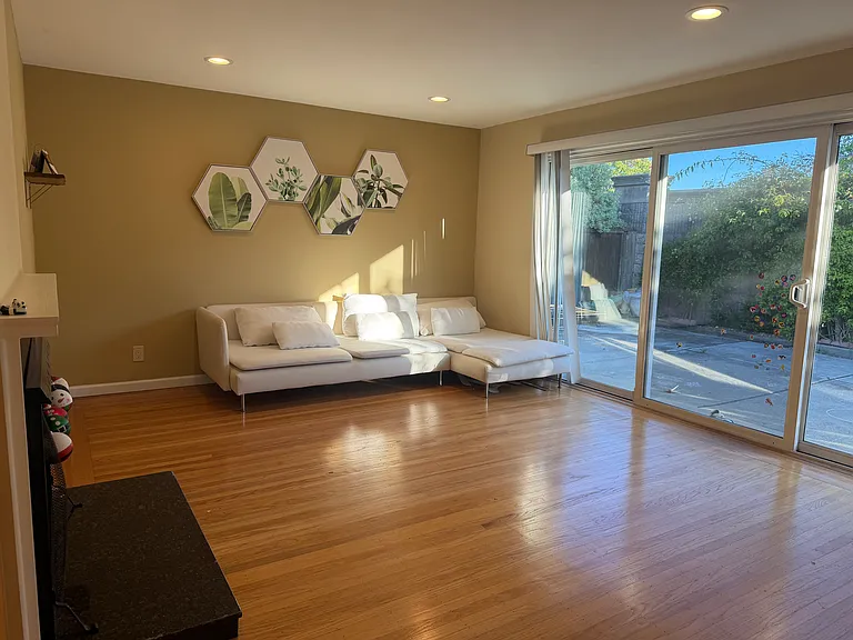 2330 Kent St — Photo 1
