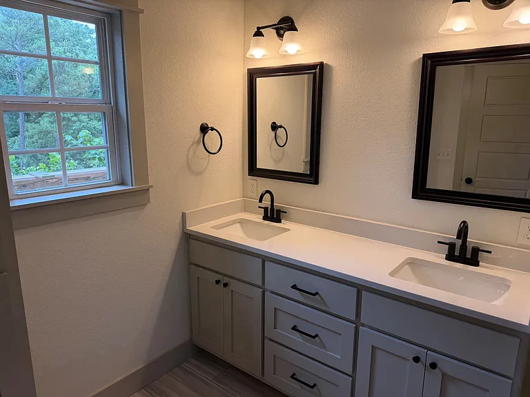 7 Tiverton Ln — Photo 17