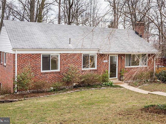 2nd image of 7312 Woodley Pl