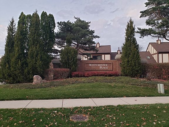 2nd image of 2812 Brighton Ct