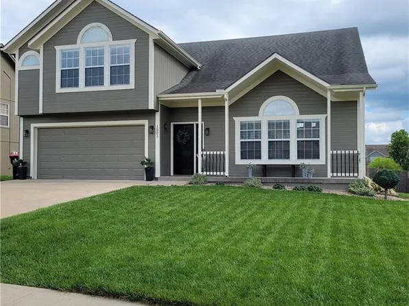 1501 Willow Dr, Greenwood, MO 64034