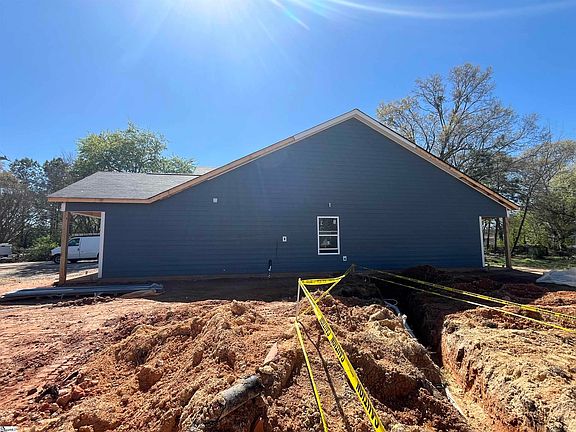3rd image of 200 N Old Laurens Rd