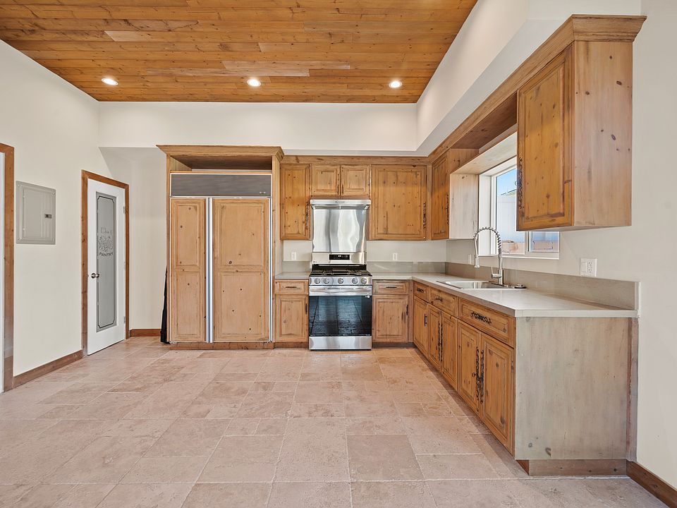 1st image of 14949 Chatsworth Dr #B