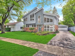 828 Meadow Rd, Northbrook, IL 60062