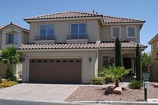 Charming 3 BR with upstairs family room