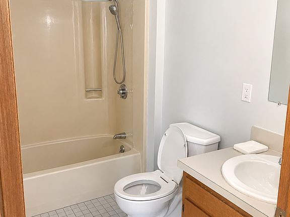 5th image of 288 Providence St APT D