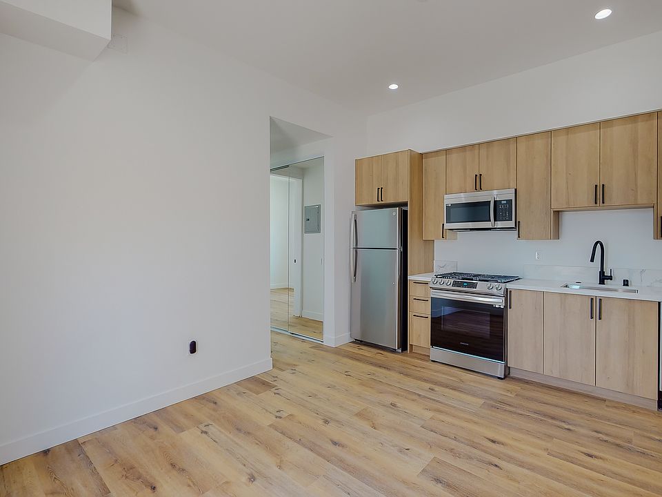 1st image of 4460 Maplewood Ave #5