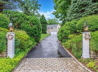 4 Fox Ridge Ln, Locust Valley, NY 11560