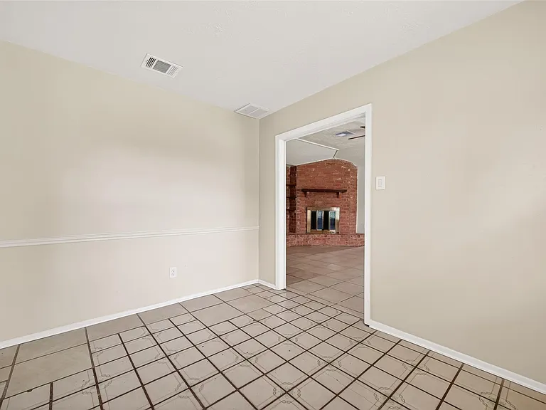 9903 Kent Towne Ln — Photo 13