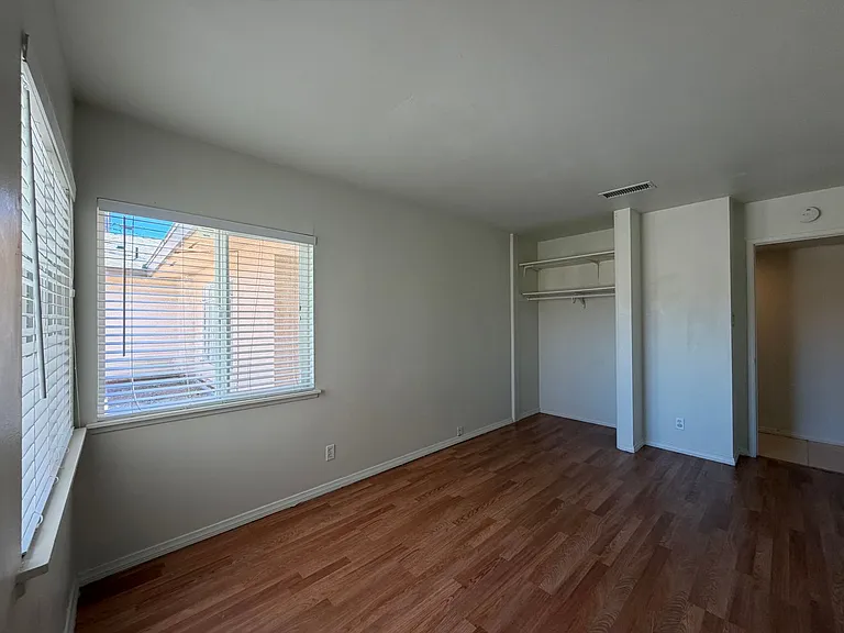 29205 Exeter St — Photo 36