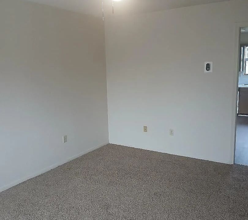 1st image of 913 N 7th St APT C
