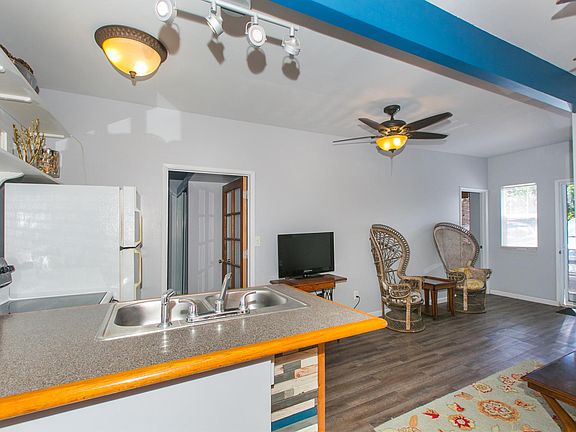 kitchen/living room