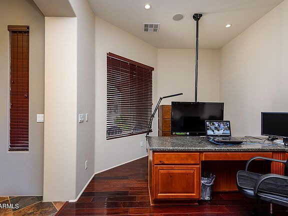 5th image of 2318 E WINSTON Drive