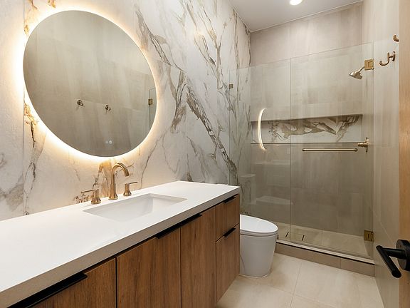 5th image of 701 Juniper Cir #B