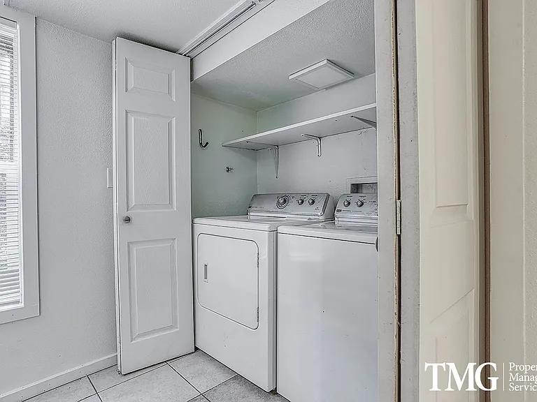 8164 SE 52nd Ave — Photo 17