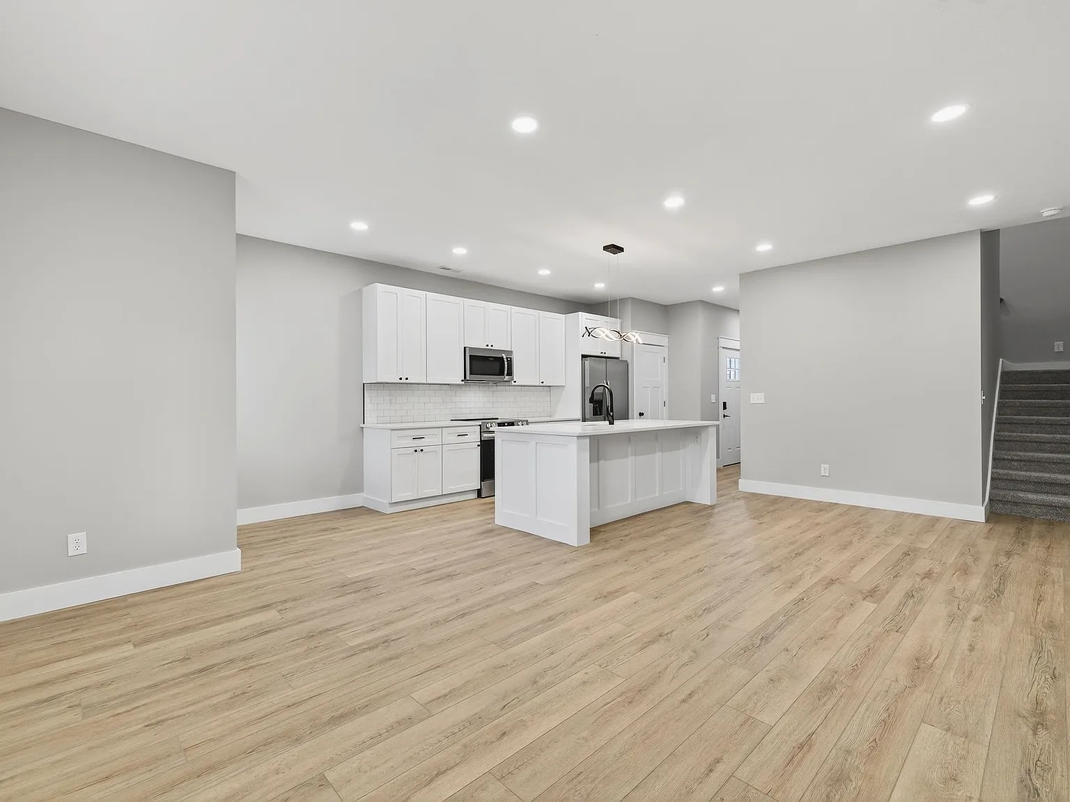 902 N Madison St — Photo 3