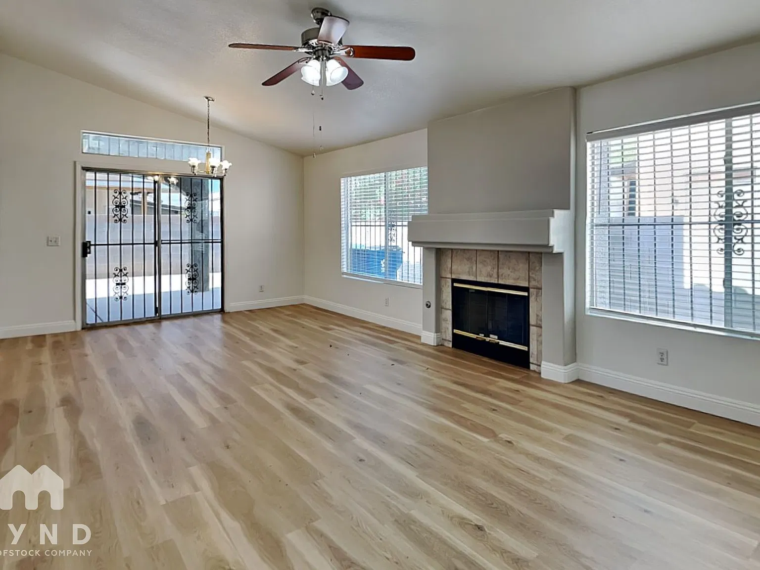 3 bed, 2.0 bath, 1227 sqft, $1,995 — Photo 2