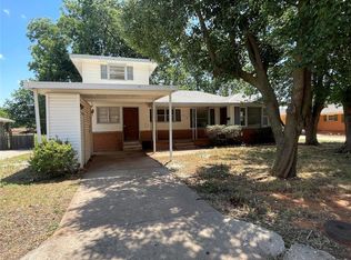 619 S 18th St, Clinton, OK 73601