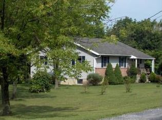 86 Gould Ln, Fleetwood, PA 19522