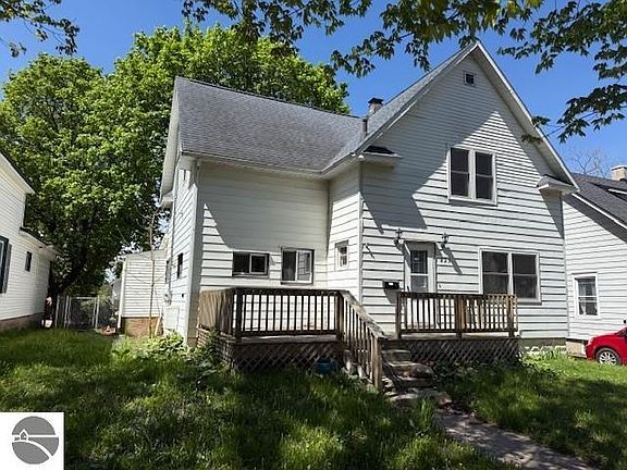 2nd image of 825 Wallace St