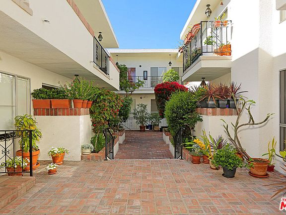 2nd image of 922 14th St APT 104