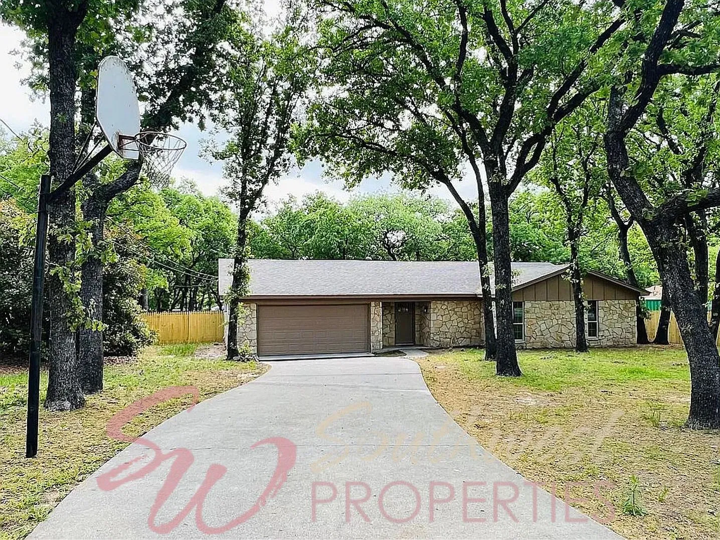 3 bed, 2.0 bath, 1663 sqft, $2,500 — Photo 1