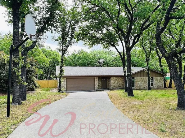 2605 W Highland Dr, Granbury, TX 76049