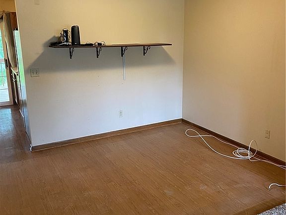 5th image of 3042 23rd St NW