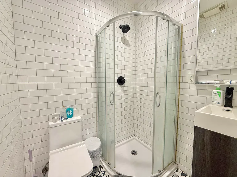 557 Union St #1 — Photo 8