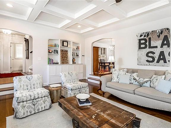 3rd image of 615 W 50th St
