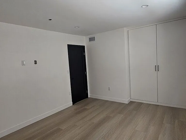 537 S Catalina St — Photo 10
