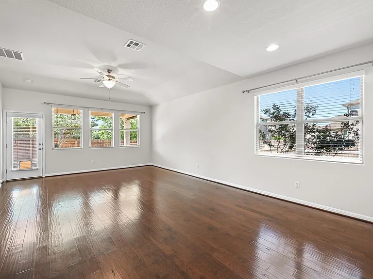 351 Wincliff Dr — Photo 5
