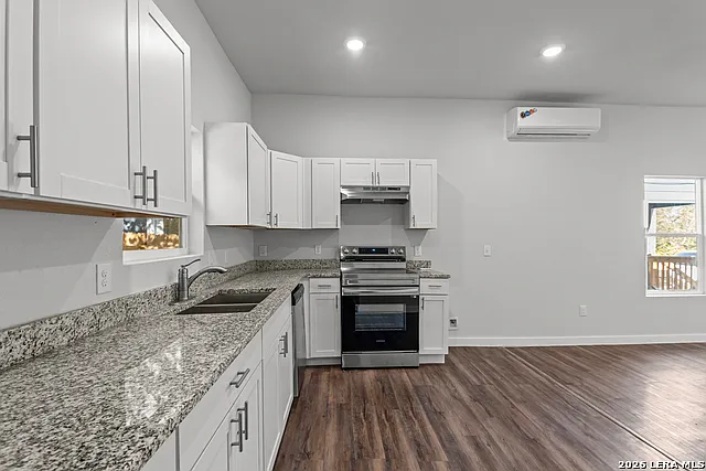 117 Magendie St — Photo 10
