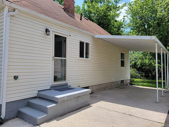 3rd image of 1299 E North Broadway St