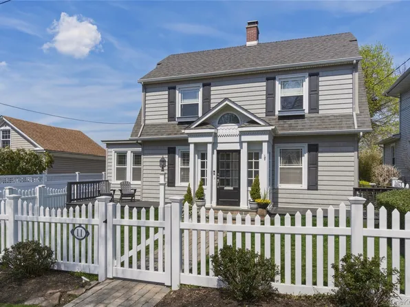 11 Oakland Street, Huntington, NY 11743