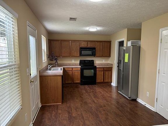 Kitchen with outdoor access to covered patio