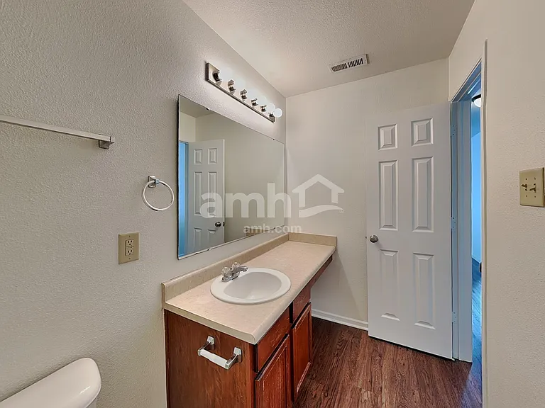 524 Bridgewater Dr — Photo 18