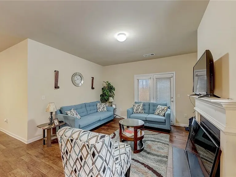 602 Dodson Lake Ct — Photo 3