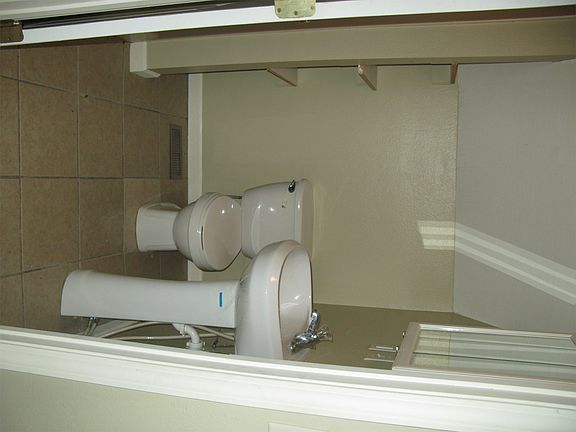 3rd image of 2705 E Walnut St