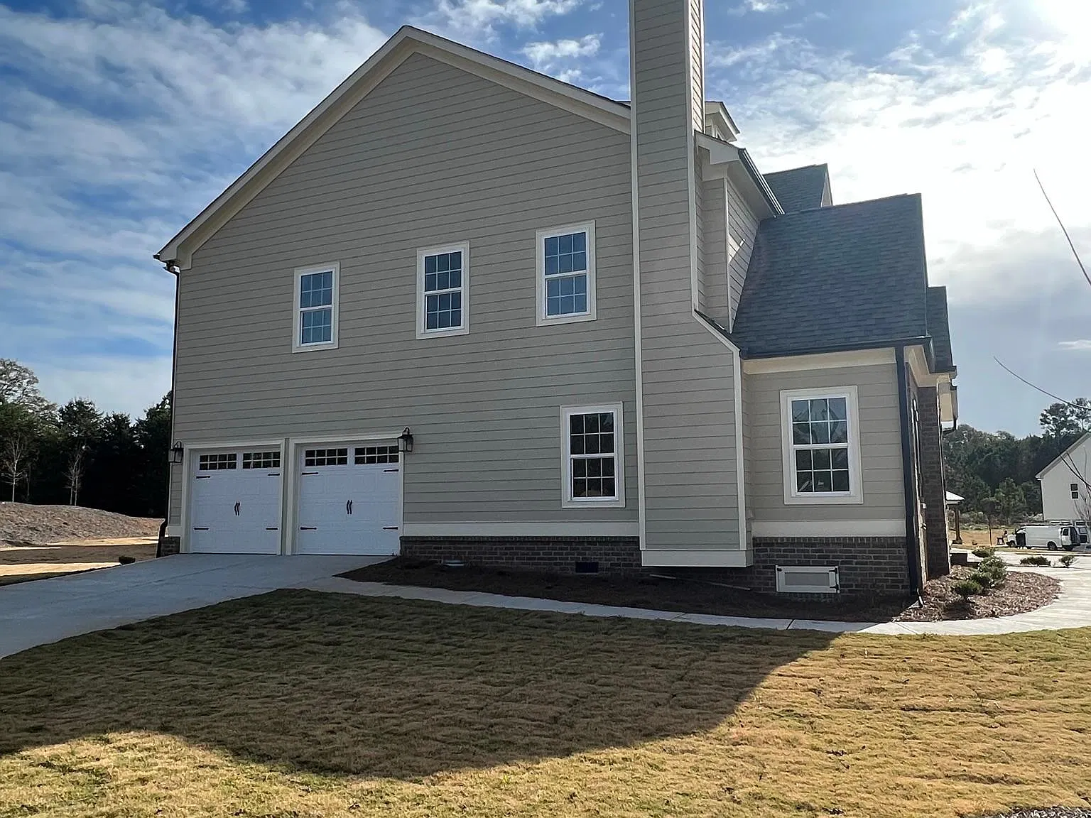 4 bed, 2.5 bath, 2403 sqft, $3,200 — Photo 3
