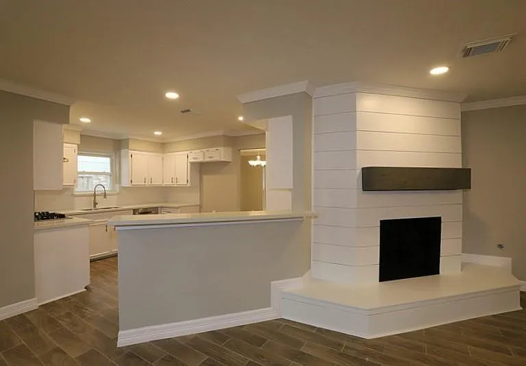 511 Rosewood Dr — Photo 4