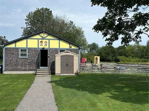 210 Metacom Ave, Warren, RI 02885